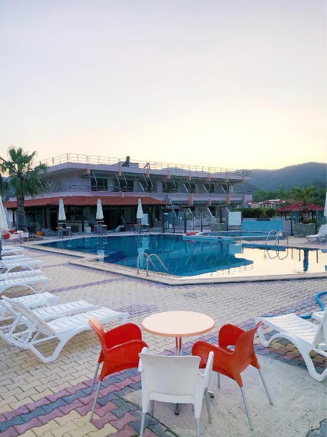 Hotel Palmera Сарті Екстер'єр фото