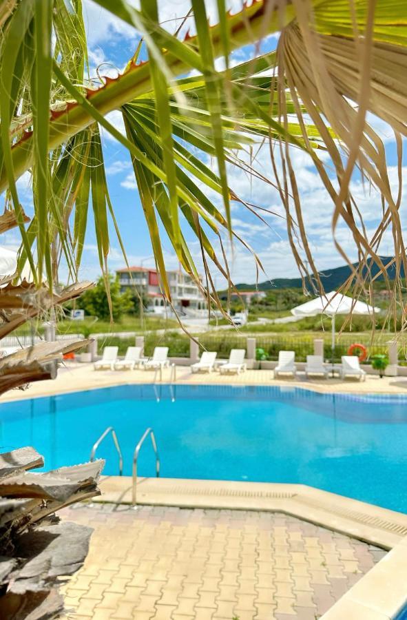 Hotel Palmera Сарті Екстер'єр фото