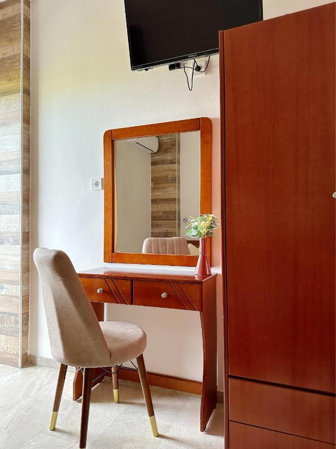 Hotel Palmera Сарті Екстер'єр фото