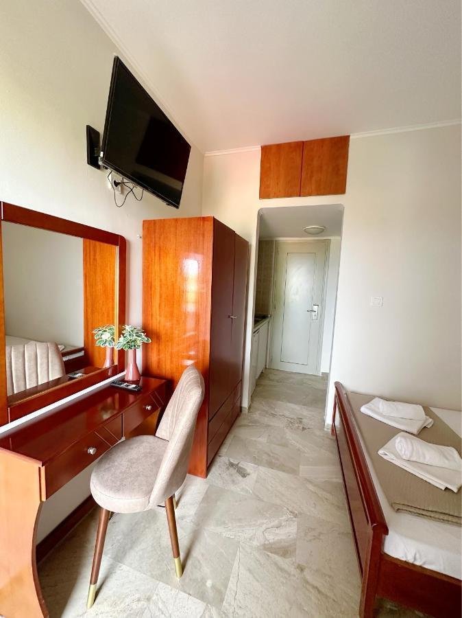 Hotel Palmera Сарті Екстер'єр фото