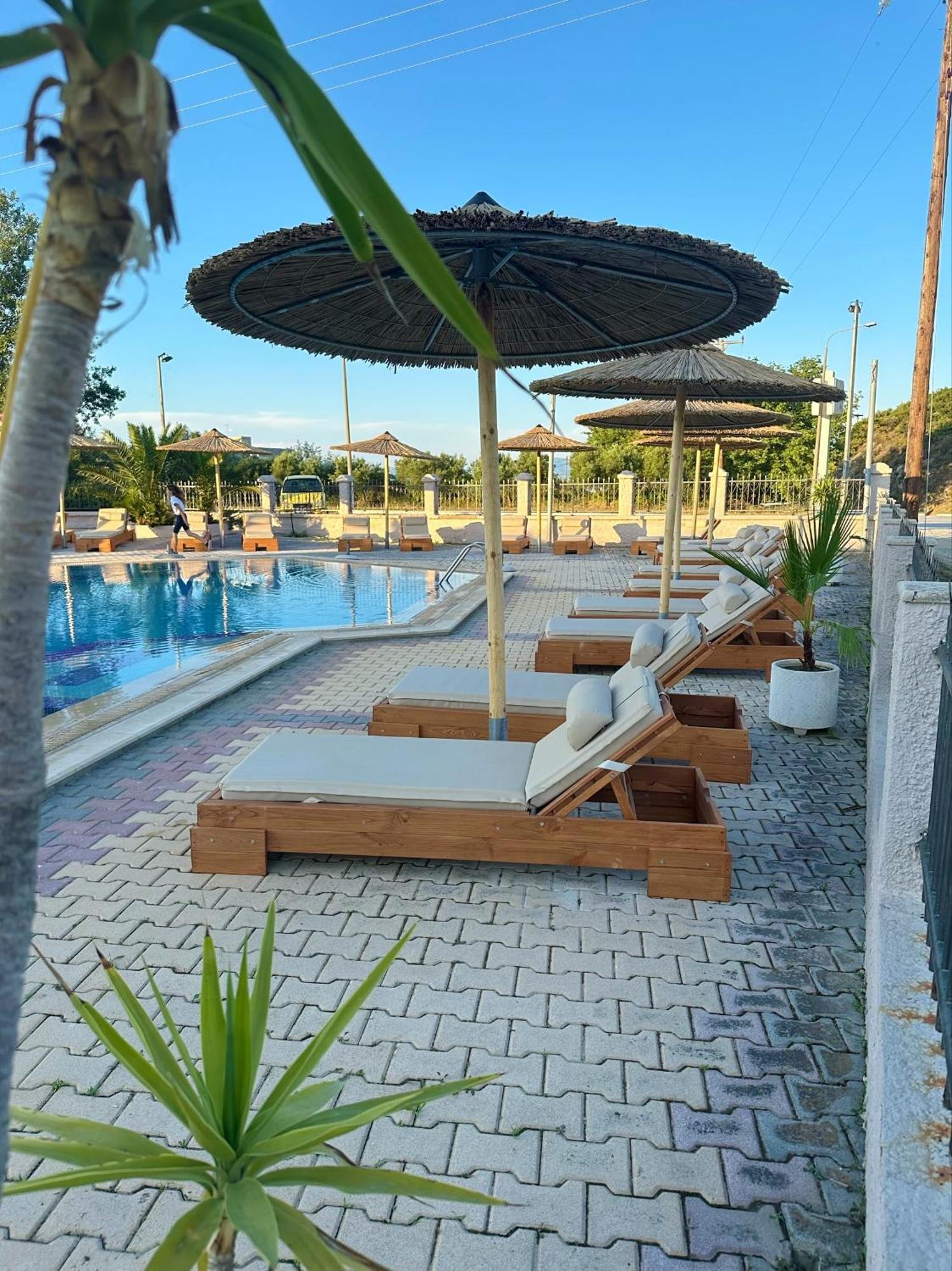 Hotel Palmera Сарті Екстер'єр фото